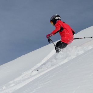 Na 152 cm dlouhých Armadach v novém sněhu
