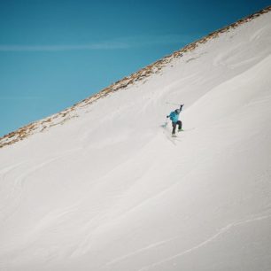 Dá se v bundě Ternua Alpine Pro Jacket M i létat