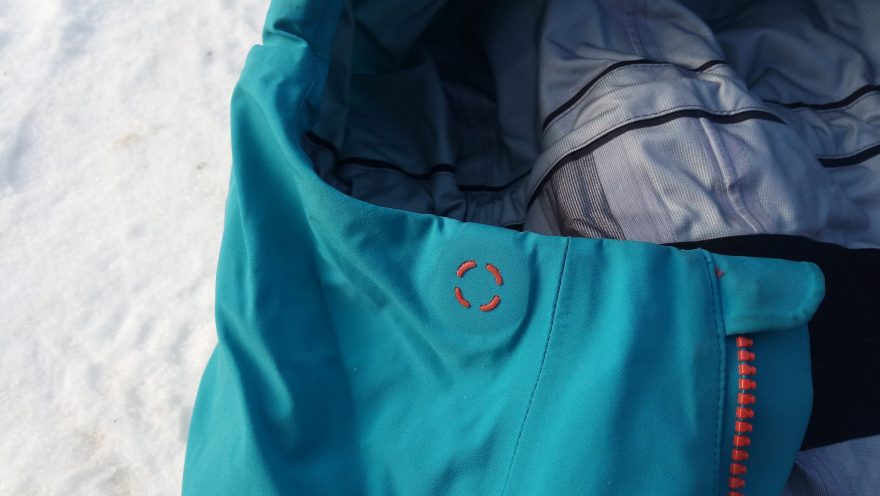 Detail ploché, integrované samosvorky - Ternua Alpine Pro Jacket M