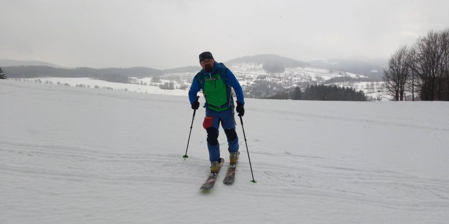 Direct Alpine Spike se hodí všude tam, kde pofukuje, ale nechcete si dávat na sebe bundu. Vojtěch Dvořák