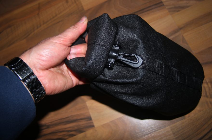 Do takhle malého balíčku se vejde jedna nafukovací sněžnice SmallFoot