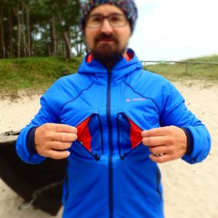 Kapsy na hrudníku budete pravděpodobně využívat často. Redakce Světa outdooru