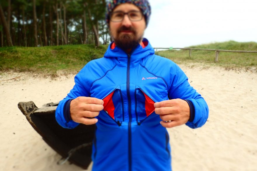 Kapsy na hrudníku budete pravděpodobně využívat často. Redakce Světa outdooru