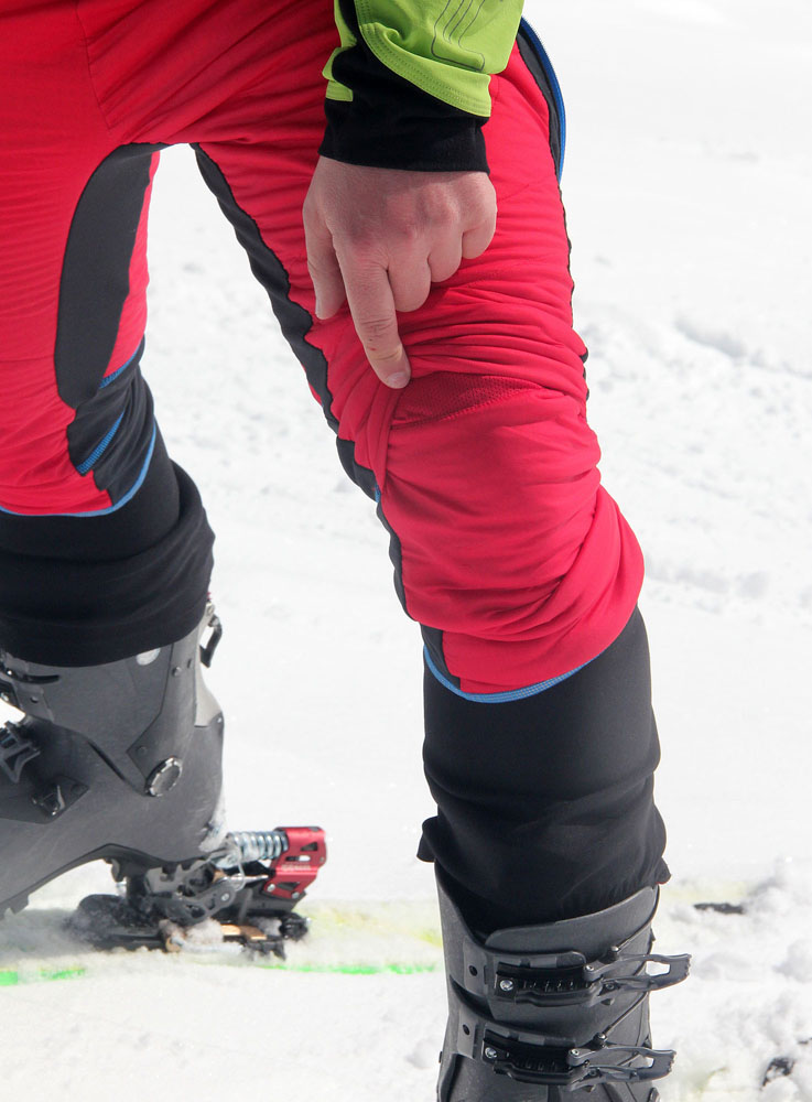 Koleno je kvůli odvětrávání dvojité se síťovinou. Jan Pala