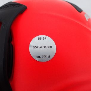 Menší velikost helmy Alpina SNOWTOUR. Redakce Světa outdooru