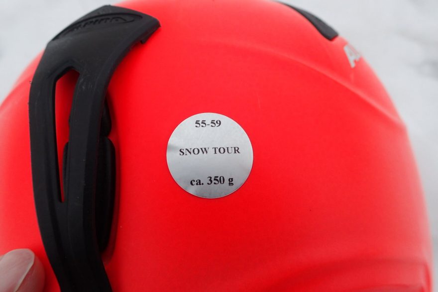 Menší velikost helmy Alpina SNOWTOUR. Redakce Světa outdooru