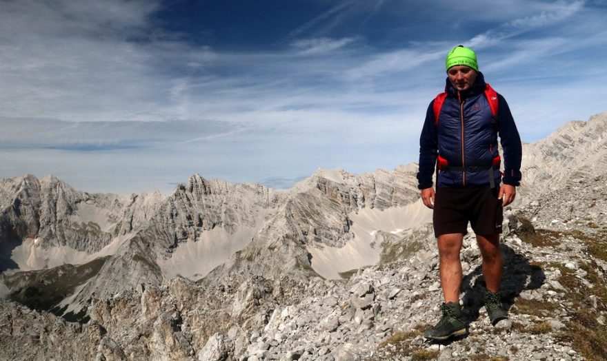 Na horském hřebenu v bundě Ferrino Malatra
