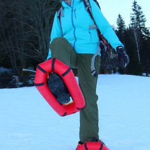 Pohled na fixaci boty ze spodní strany sněžnic SmallFoot. Redakce Světa outdooru