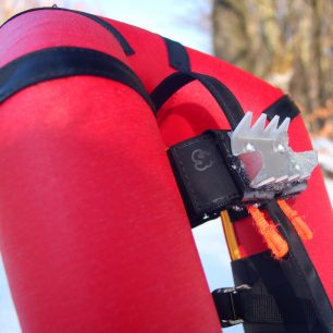 Protiskluzové hroty nafukovacích sněžnic SmallFoot brání prokluzu. Redakce Světa outdooru