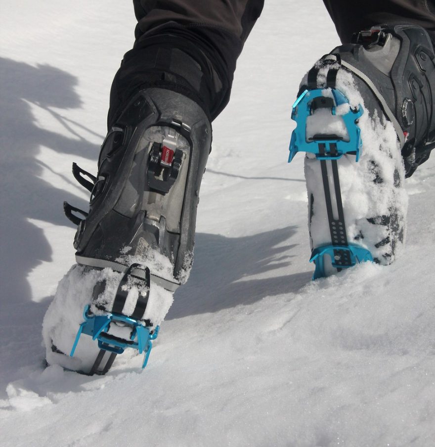 Různé způsoby zakopávání CAMP. Skimo Total Race