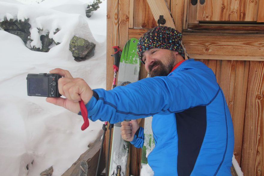 Strečový panel a ploché švy u bundy Vaude Bormio Jkt. Redakce Světa outdooru