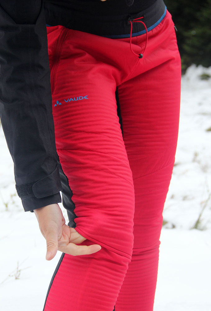 Varhánkování izolačního materiálu na přední části stehen. Jan Pala