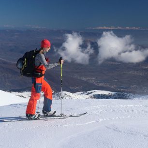 Na splitboardu ve výšce 2530 metrů s výhledem do dálky