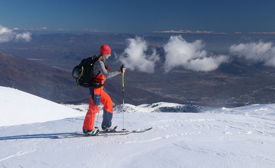 Na splitboardu ve výšce 2530 metrů s výhledem do dálky