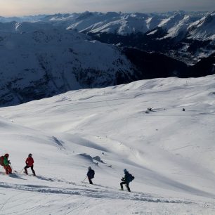 Relax před pokračováním prašanovým svahem k horní vlekařské budce u zrušeného vleku