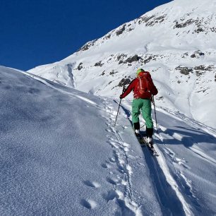 Nové 190 cm dlouhé "fošny" G3 SLAYr 114 v akci, při výstupu