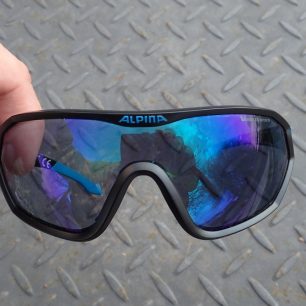 Čelní pohled na brýle Alpina S-Way. Redakce Světa outdooru