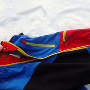 Padací most je v pase zajištěn z vnitřní strany drukem. Redakce Světa outdooru