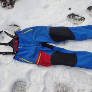 Přední díl kalhot Direct Alpine Couloir Plus. Redakce Světa outdooru