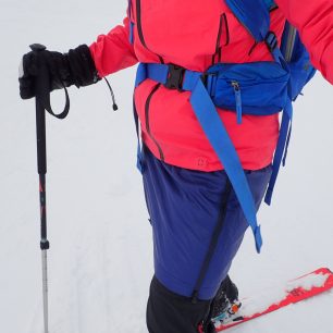 Sukně Vaude Women´s Sesvenna Skirt na sněhu. Redakce Světa outdooru