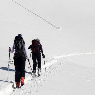 Údolím pod Vihrenem na skialpech