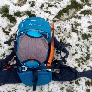 Druhou možností fixace helmy je tato přes přední díl batohu tak, že se snadno dostanete do horní kapsy batohu Vaude Back Bowl 22. Redakce Světa outdooru