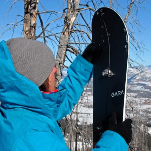 Jak z lyží udělat snowboard během pár vteřin