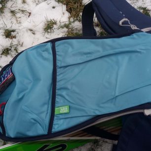 Vnitřní kapsa s klíčenkou a kapsa na hydrovak na zádovém panelu - Vaude Back Bowl 22. Redakce Světa outdooru