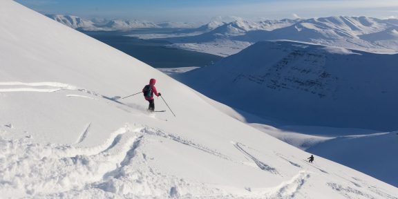 Jökulkollur (1045 m) – slunečný skialp nad Dalvikem na Islandu