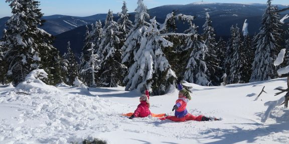 Červená hora (1333 m) – skimokids skialpový výlet přes Točník (1143 m) na hlavní jesenický hřeben