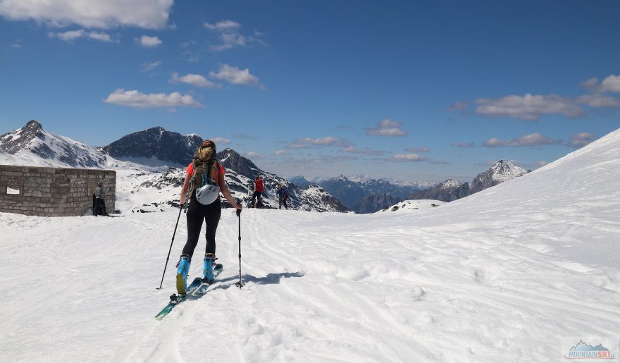 Přesun přes sedlo Sella Bila Pec k prvnímu sjezdu