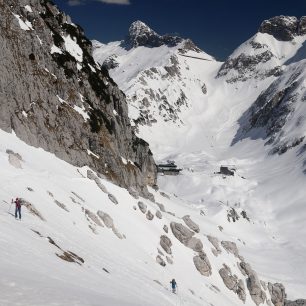 Kousek pod sedlem Sella Bila Pec při výstupu od lyžařského střediska