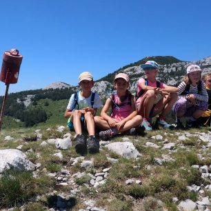 Na vrcholu Vidalj s výhledem na Fratar (1353 m)