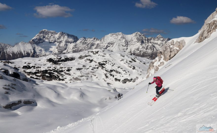 Parádní sjezdy na svazích pod Monte Ursic