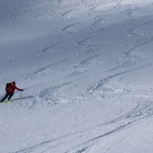Sjezd stopa vedle stopy z Vihrenu
