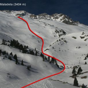 Dolní část sjezdu z Pico de Maladeta k chatě La Renclosa