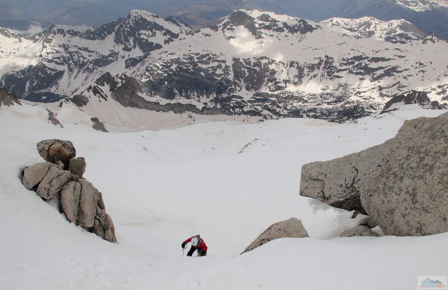 Závěrečný úsek do sedla Collado de la Rimaya (3232 m)