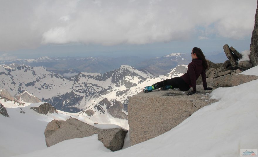 Nad sedlem Collado de la Rimaya (3232 m)