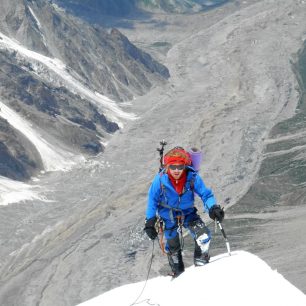 Pavel Kořínek na hřebeni mezi druhým a třetím výškovým táborem na Nanga Parbat, 2012