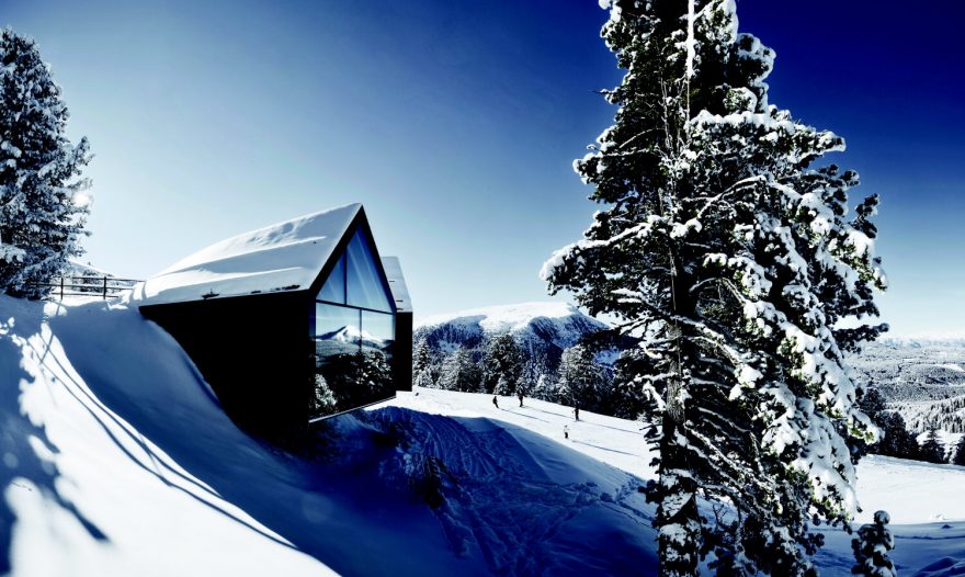 Horská chata Berghütte Oberholz v oblasti Eggtental v Dolomitech, Jižní Tyrolsko, Itálie