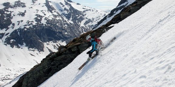 Alnestinden Sørvest (1562 m) – norská klasika na dva kopce nad jezery Trollbotnen a Inste Smaholvatnet