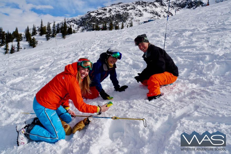 Největší pozornost Ski Guide Training Programu na Whistler Adventure School je zaměřena na lavinovou problematiku.