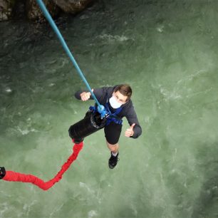 Ve volném čase si Honza ve Whistleru vyzkoušel i bungee jumping.