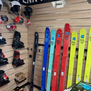Prodejna PROTREK v Praze nabízí i skialpinistické vybavení