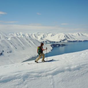 Se splitboardem na Kamčatce s výhledem na Tichý oceán