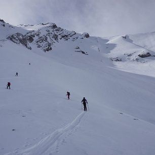 Po pětačtyřicetistupňovým svahem ze sedla