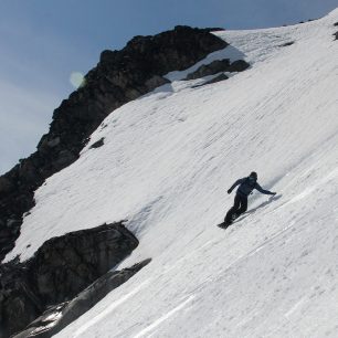 Michal na splitboardu z Veslfjellltindenu