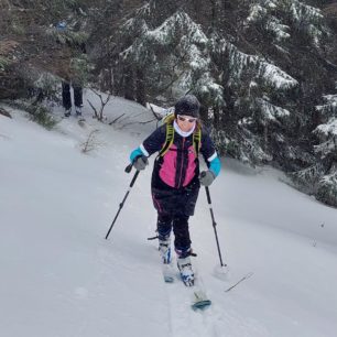 Sukně NORTHFINDER JARABA nijak neomezuje v pohybu a membrána chríní vnitřní izolační materiál POLARTEC ALFA
