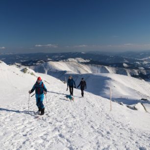 Na splitboardu v traverzu kousek pod vrcholem Ďumbieru