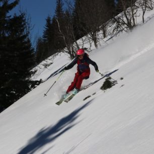Při sjezdu z chaty M.R. Štefánika na Trangošku jsou místy i ukloněnější svahy